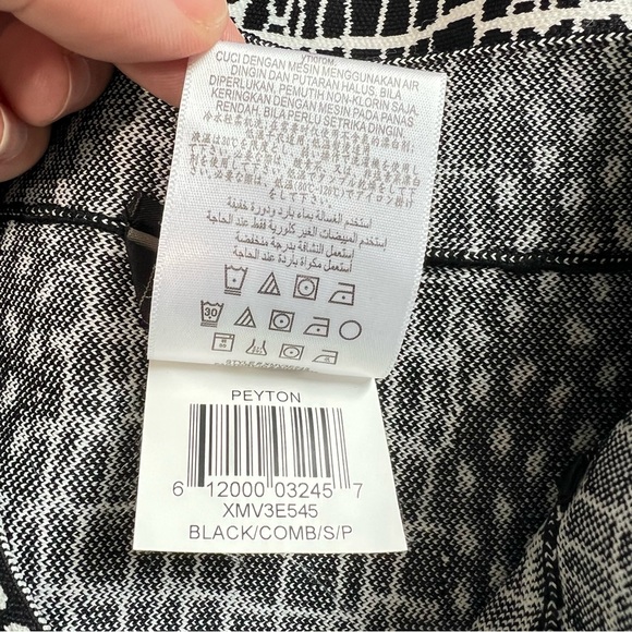 BCBG MaxAzria Peyton Black & White Graphic Print Flare Mini Skirt 60's Style Sm - Picture 7 of 11